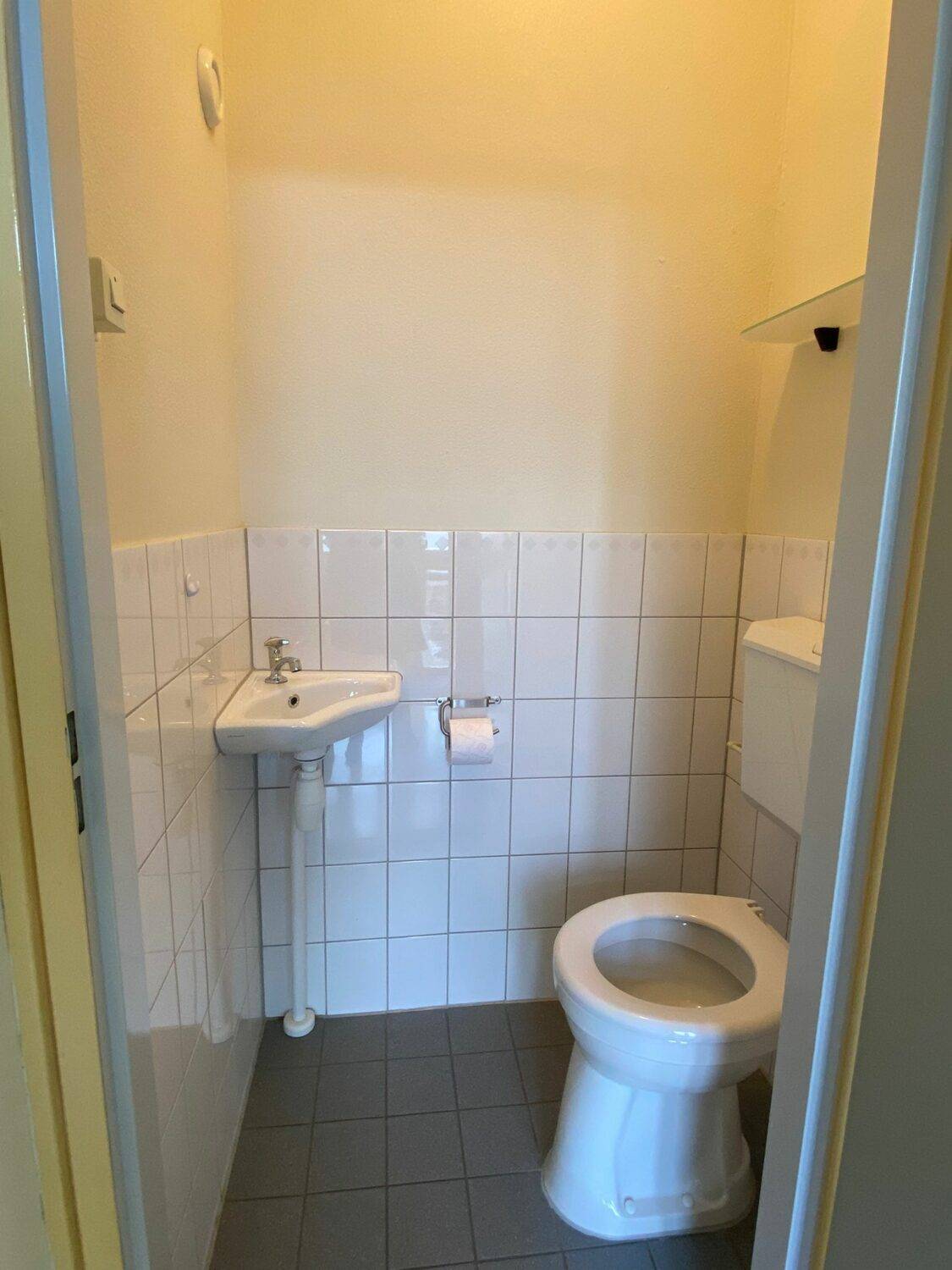 09 toilet