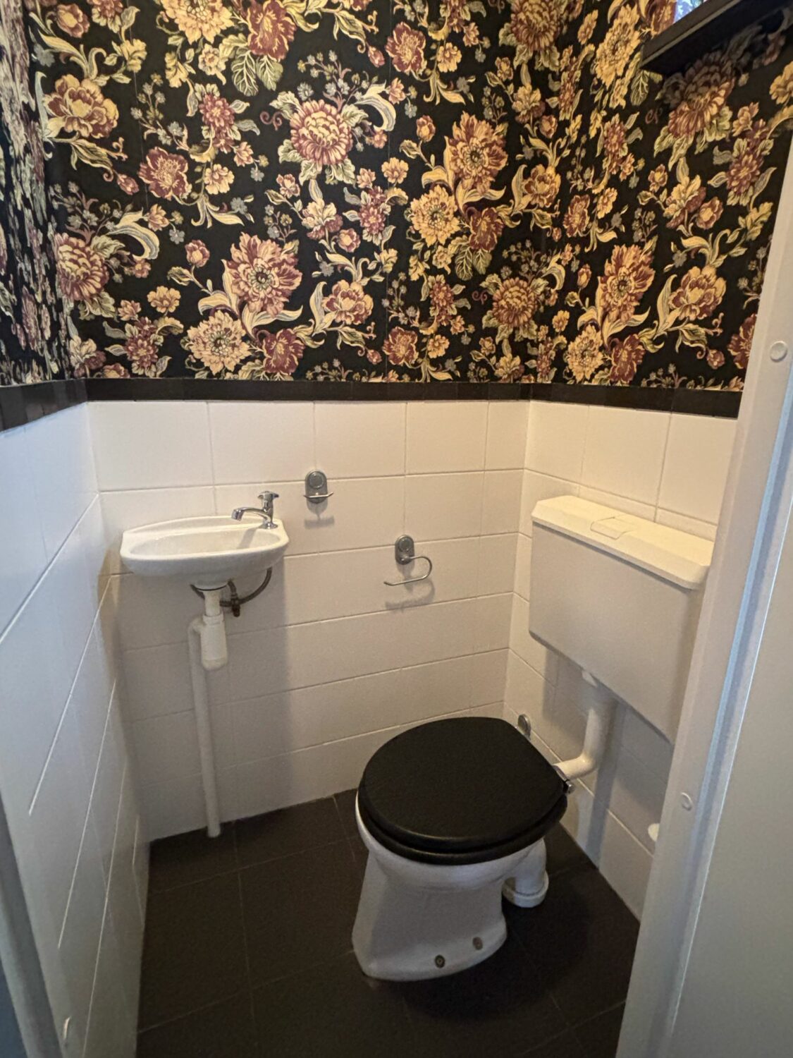 02 toilet