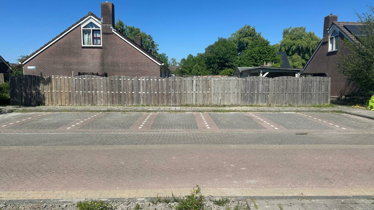 01b parkeerplaatsen voor de keur