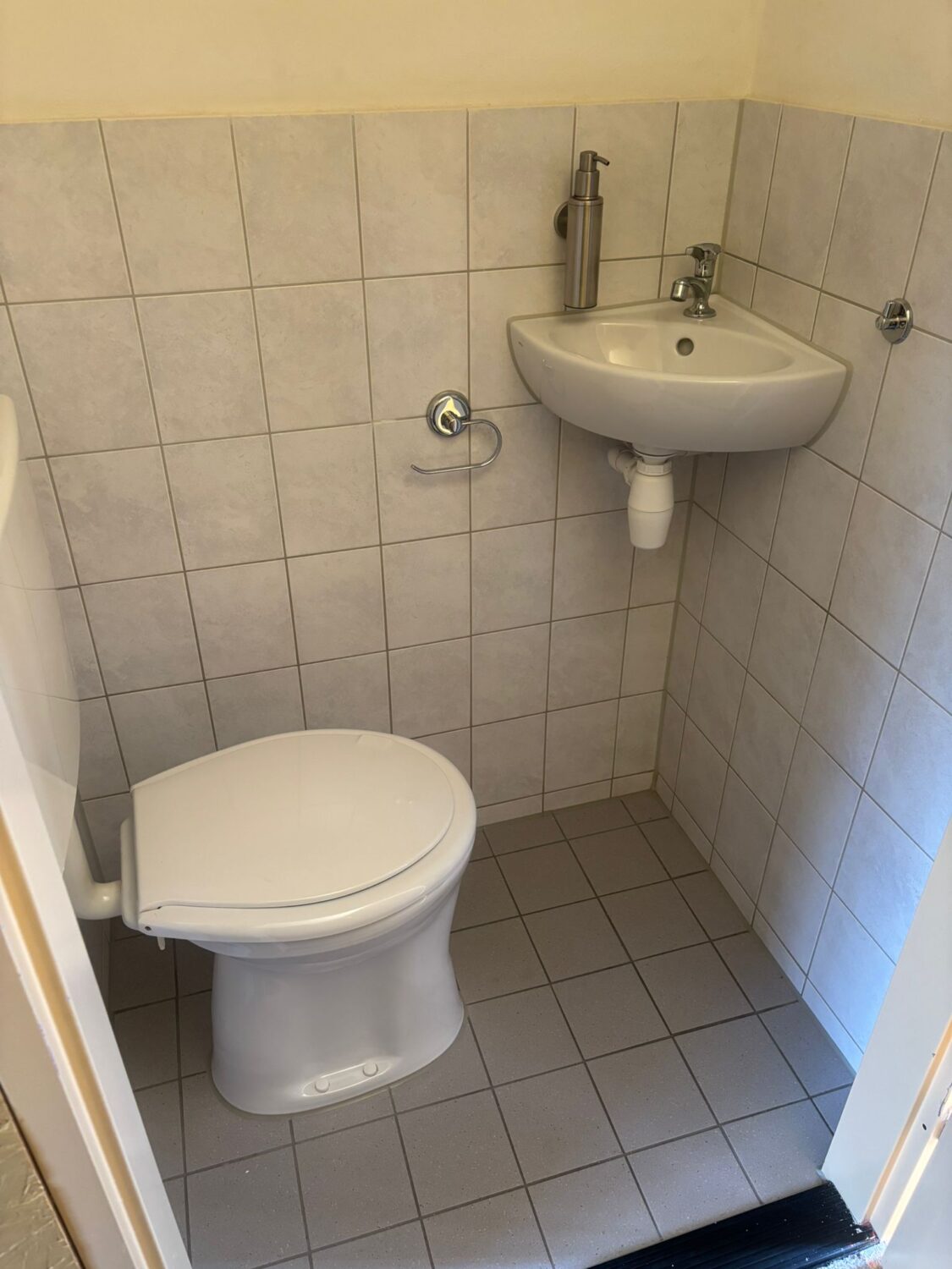 05 toilet