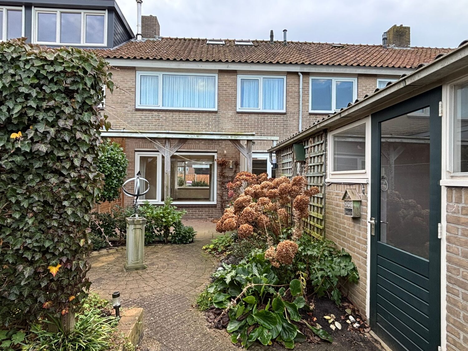 10_WhatsApp Image 2025-12-16 at 13.12.02 (4)