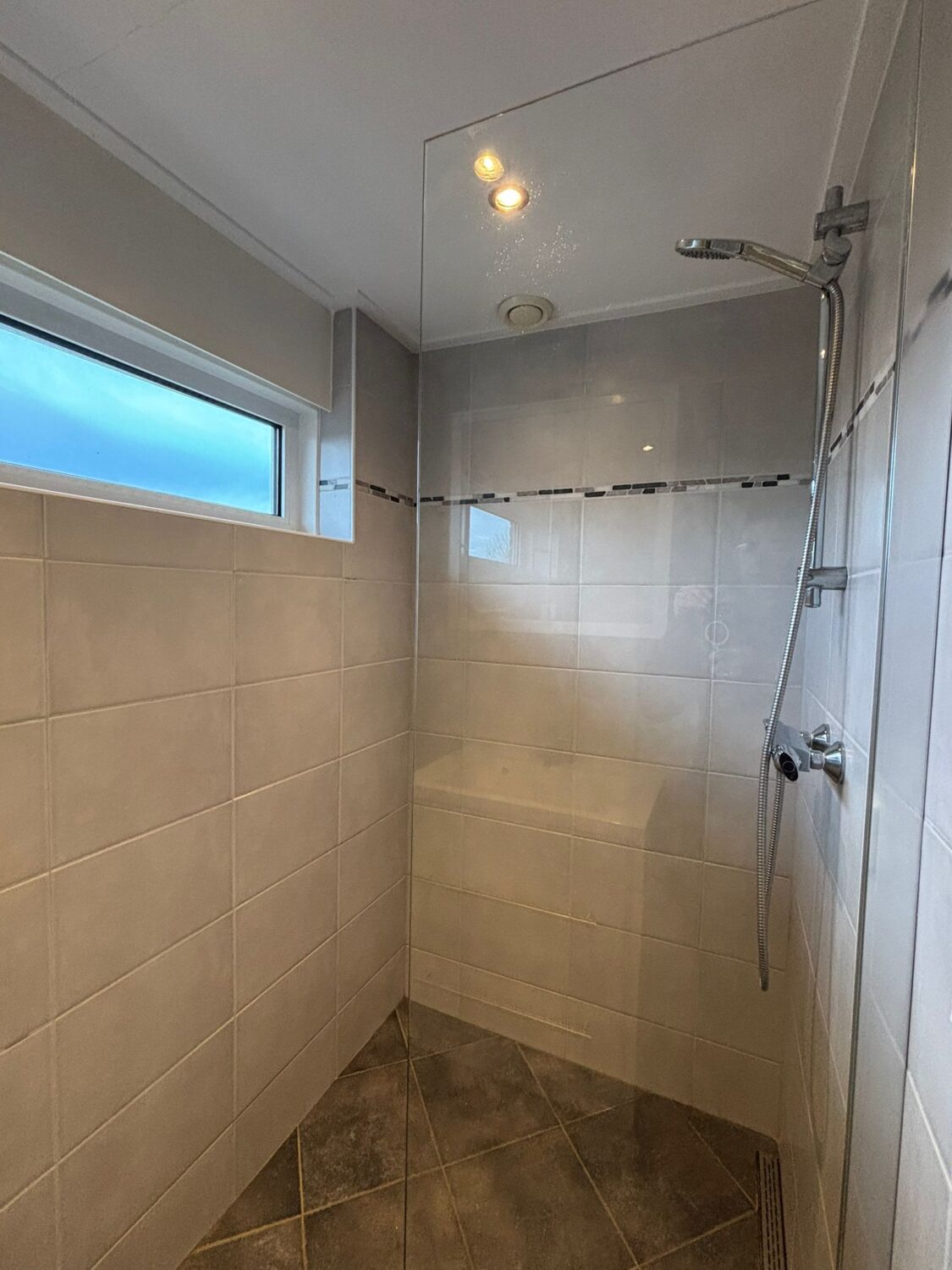 24_WhatsApp Image 2025-12-16 at 13.12.02