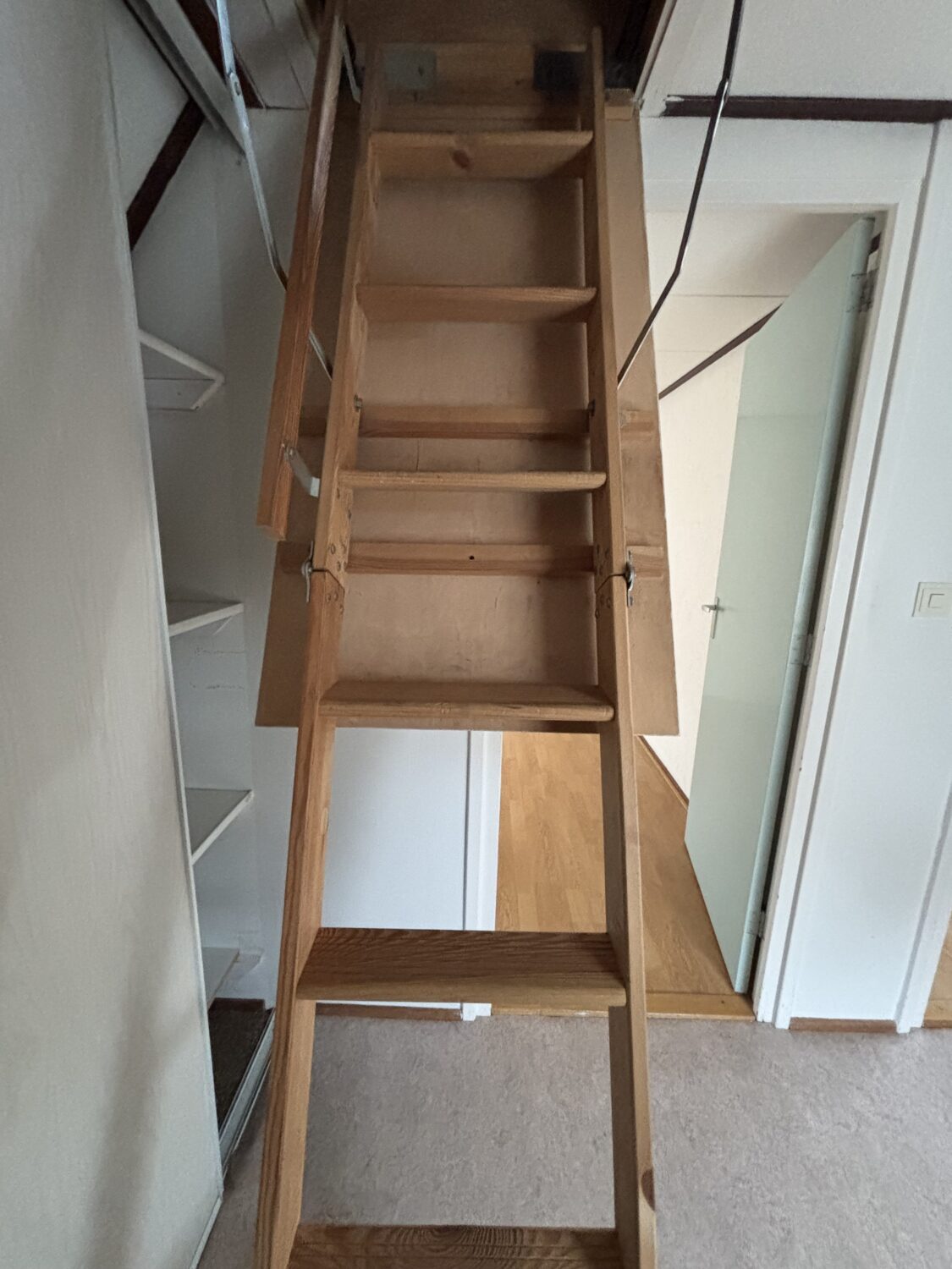 24 vlizo trap naar 2e verd